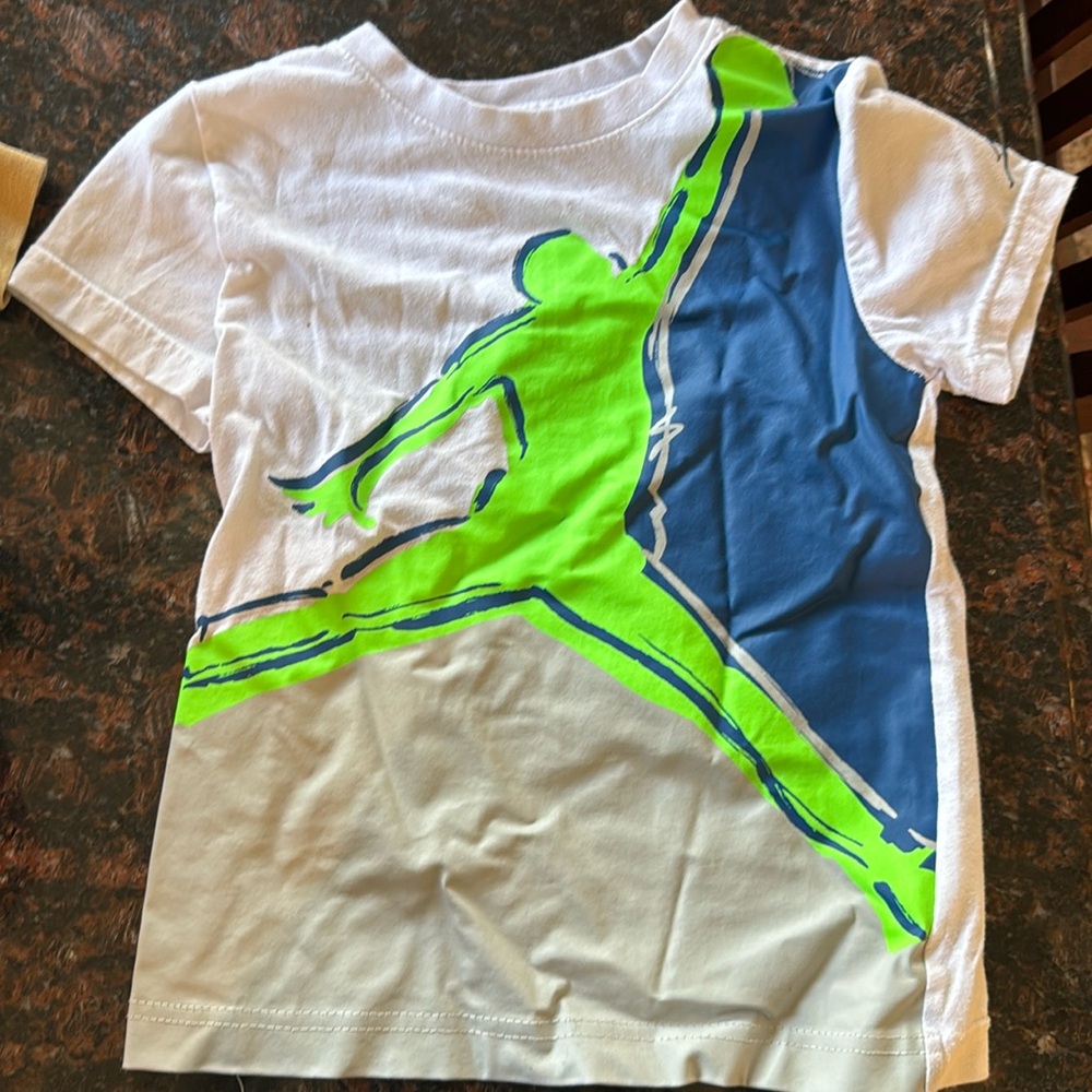 Like new, Air Jordan t shirt, boys size 5